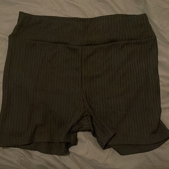 BLACK TWO PIECE SET - Picture 2 of 3